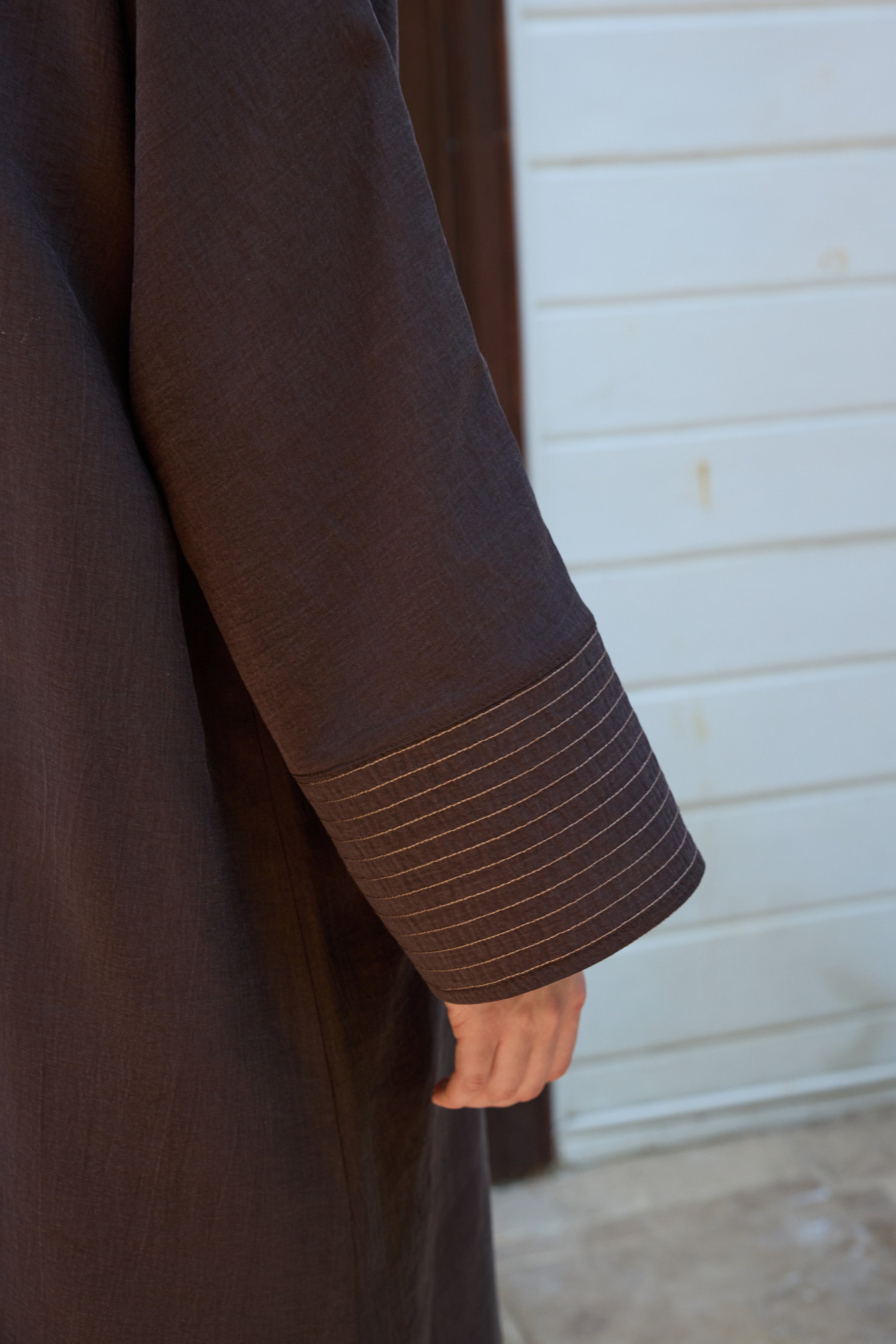 ÇİZGİ DETAYLI KAHVERENGİ TENSEL ABAYA Hubab Abaya