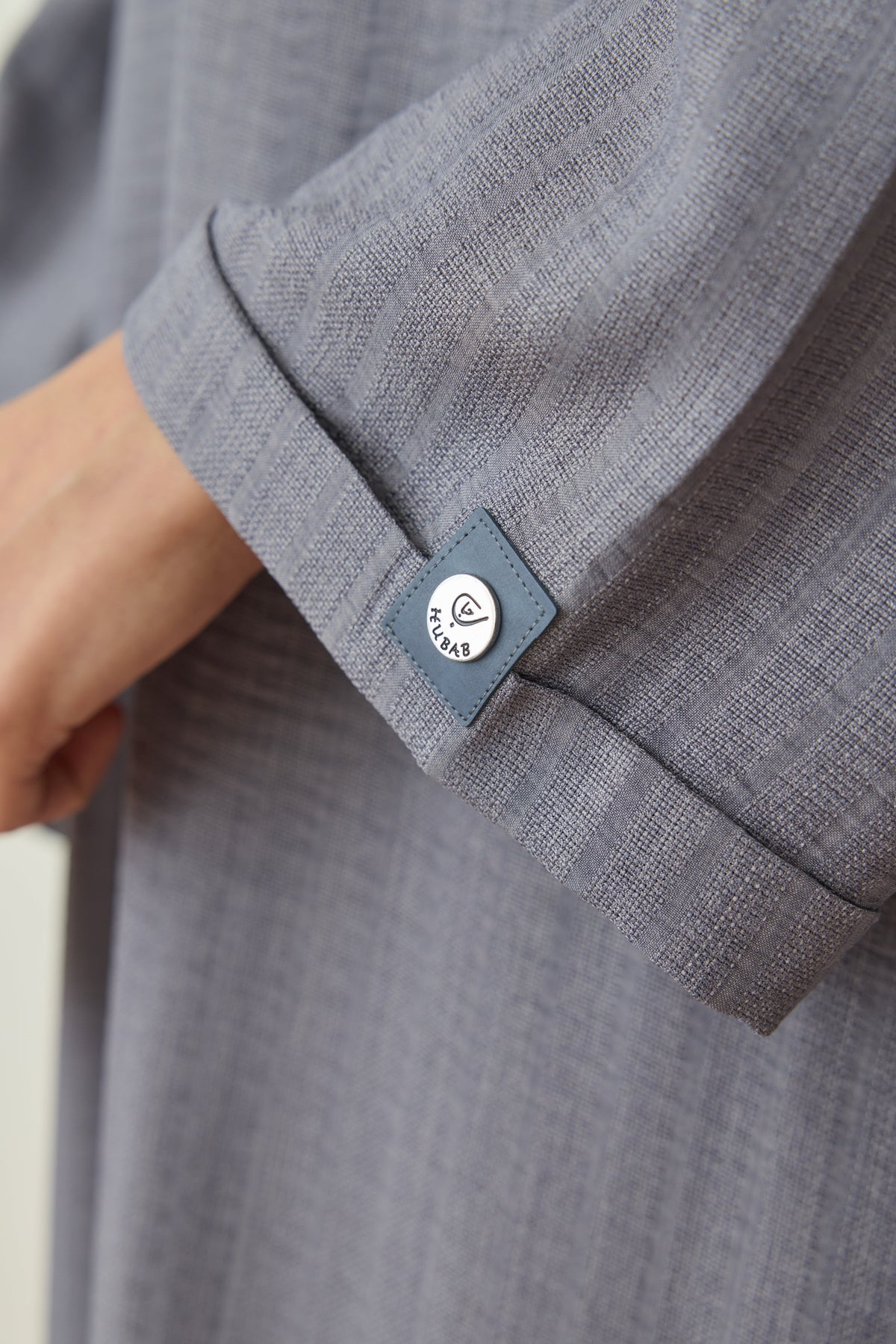 Logo Detaylı Basic Abaya Gri Hubab Abaya