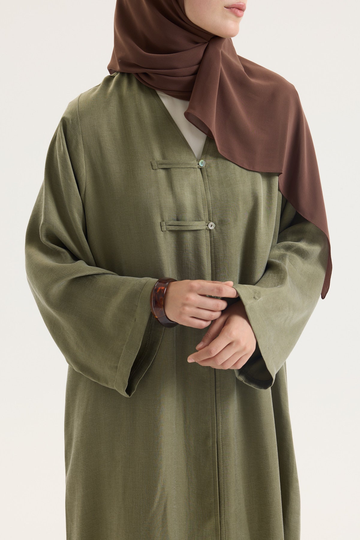 BRİT DETAYLI YEŞİL KUPRA ABAYA Hubab Abaya