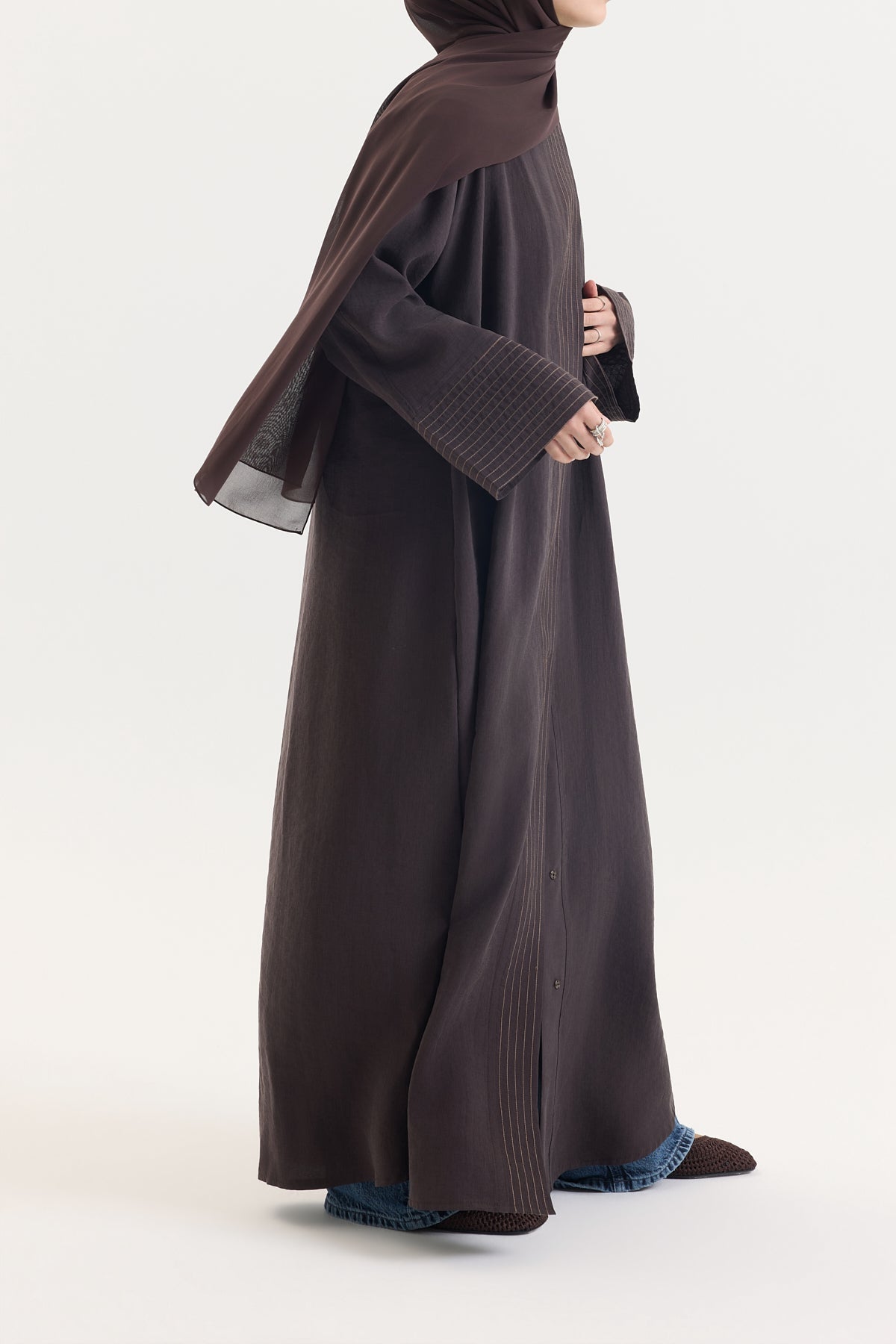 ÇİZGİ DETAYLI KAHVERENGİ TENSEL ABAYA Hubab Abaya