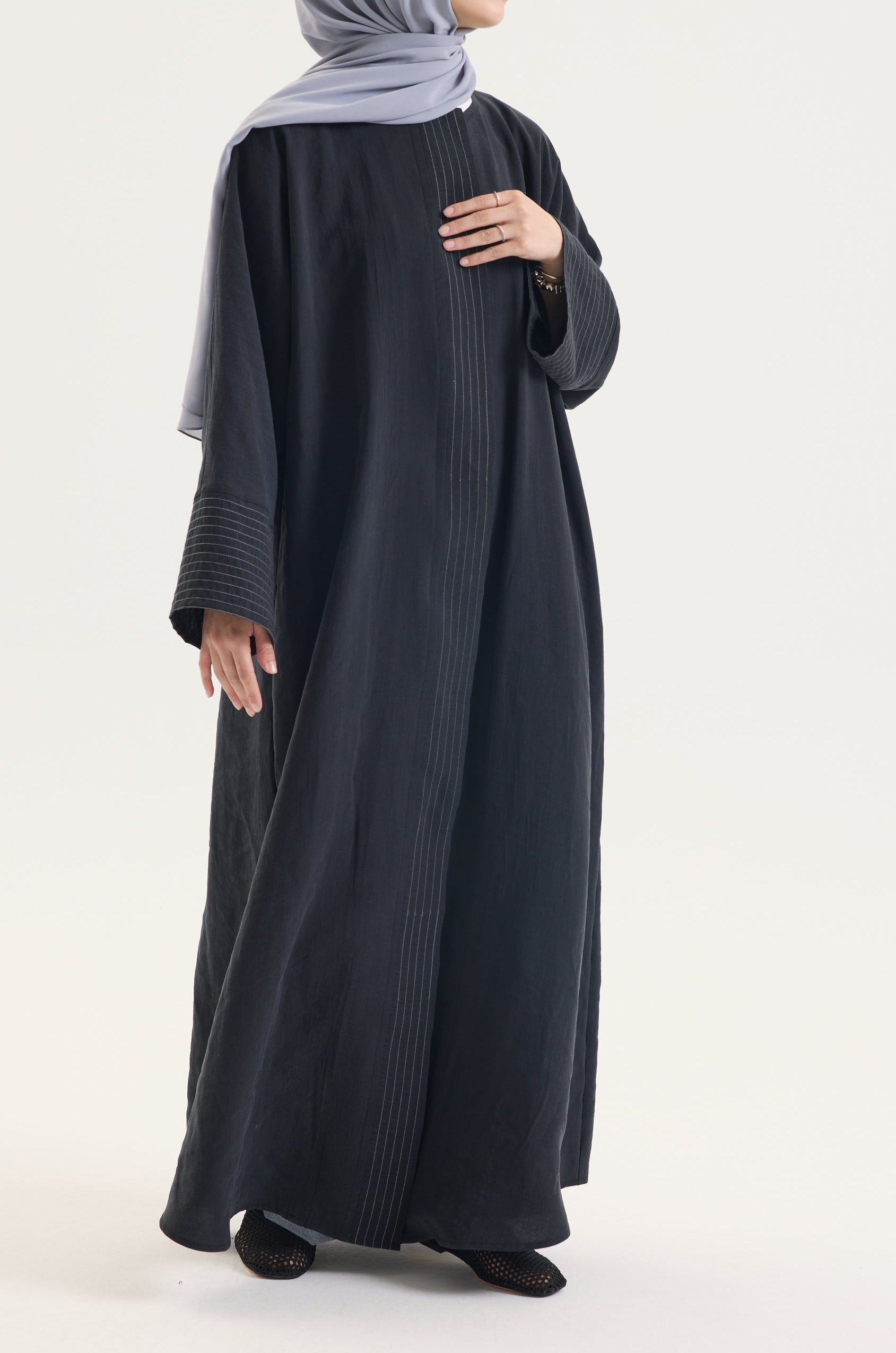 ÇİZGİ DETAYLI SİYAH TENSEL ABAYA Hubab Abaya