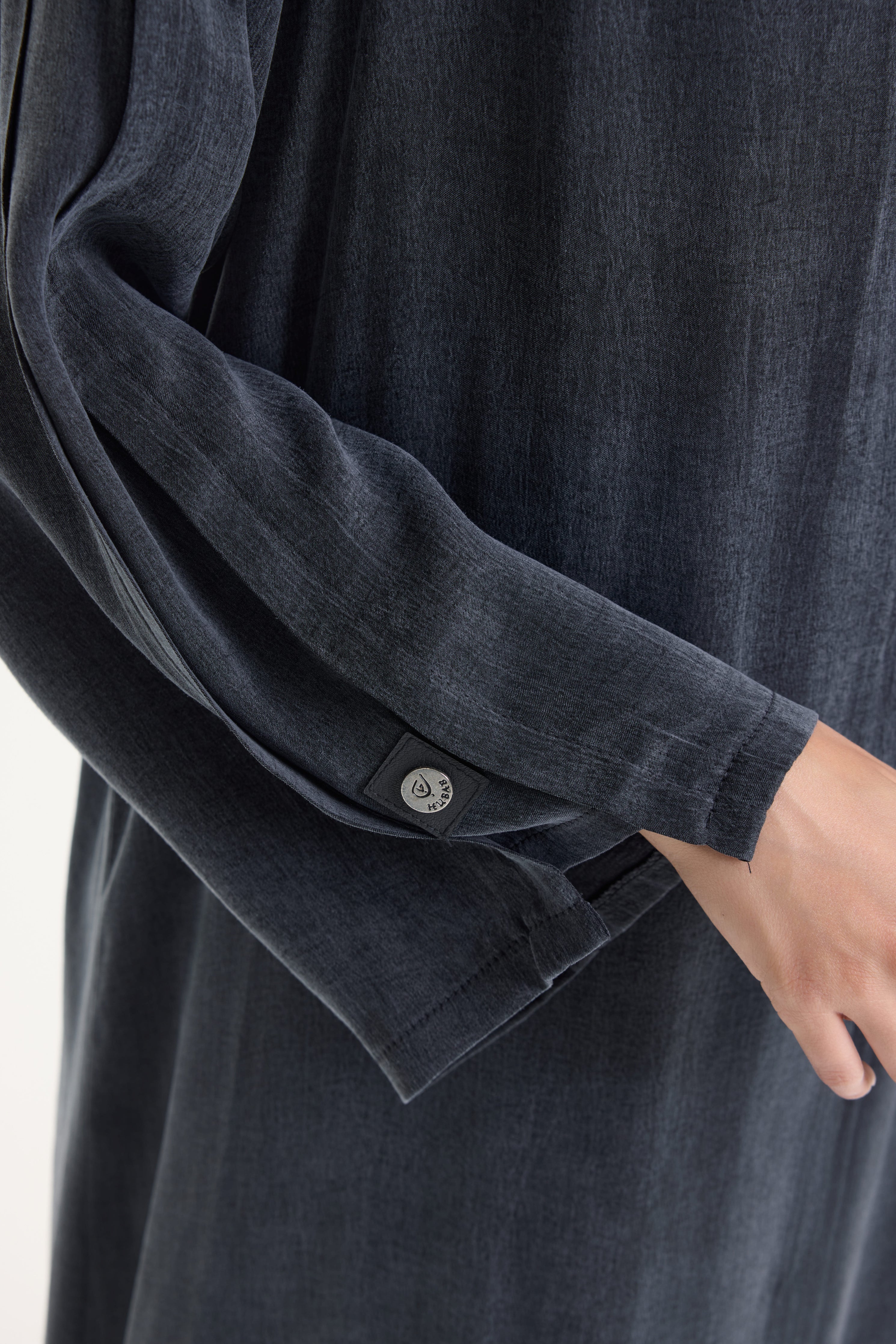 Essential Siyah Abaya Hubab Abaya
