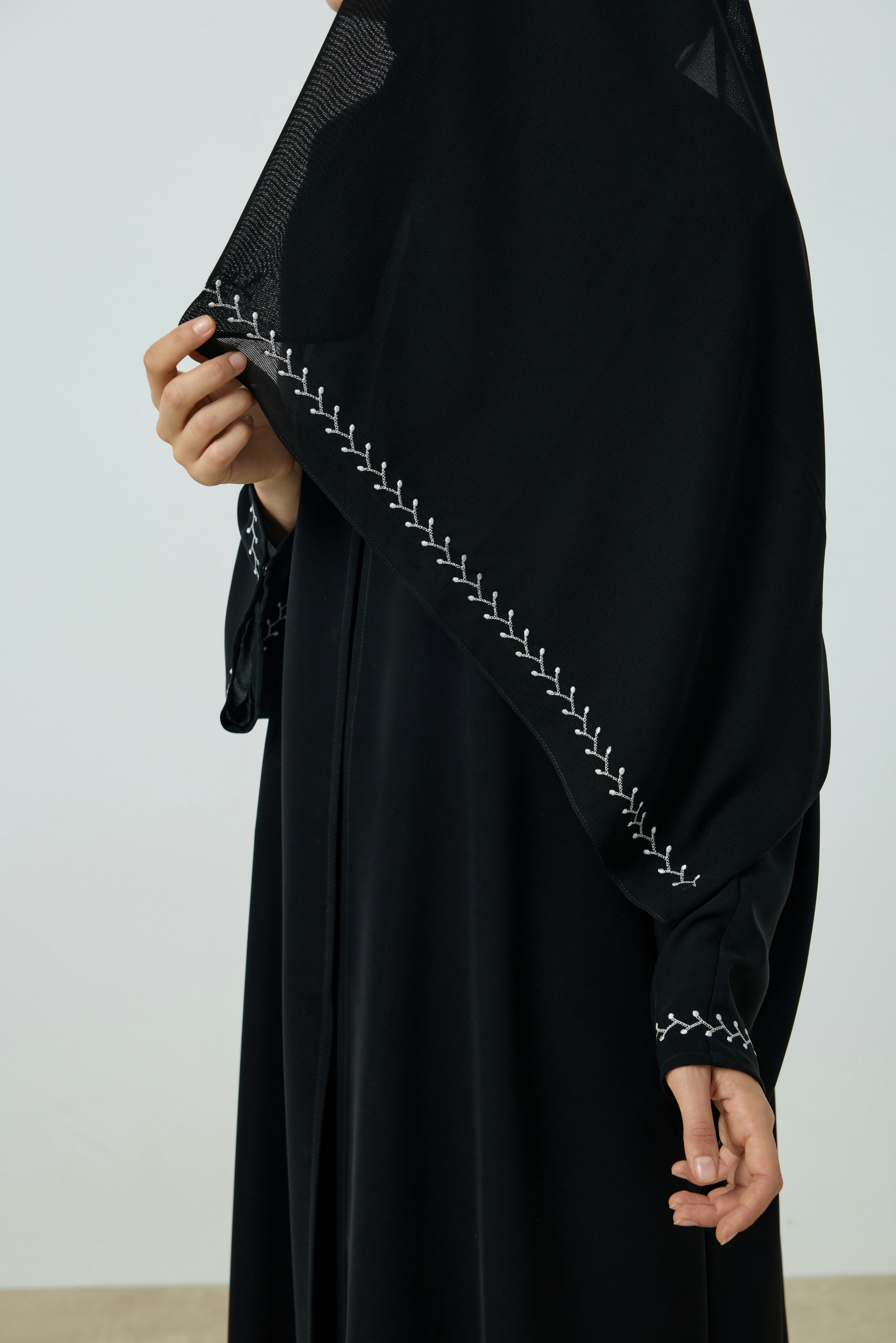 Exclusive Japon İpeği Nakış Abaya