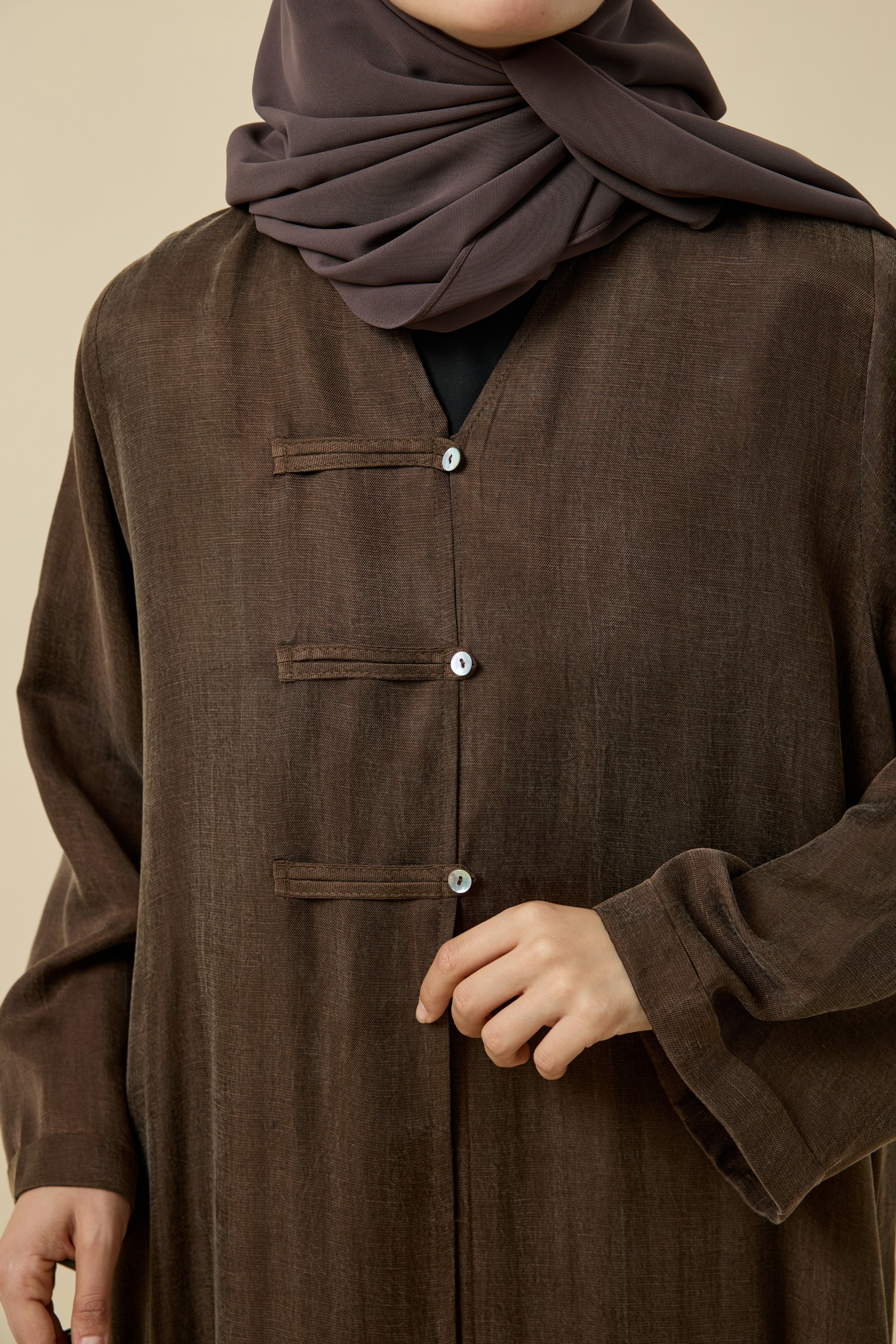 Brit Detaylı Kahverengi Kupra Abaya Hubab Abaya