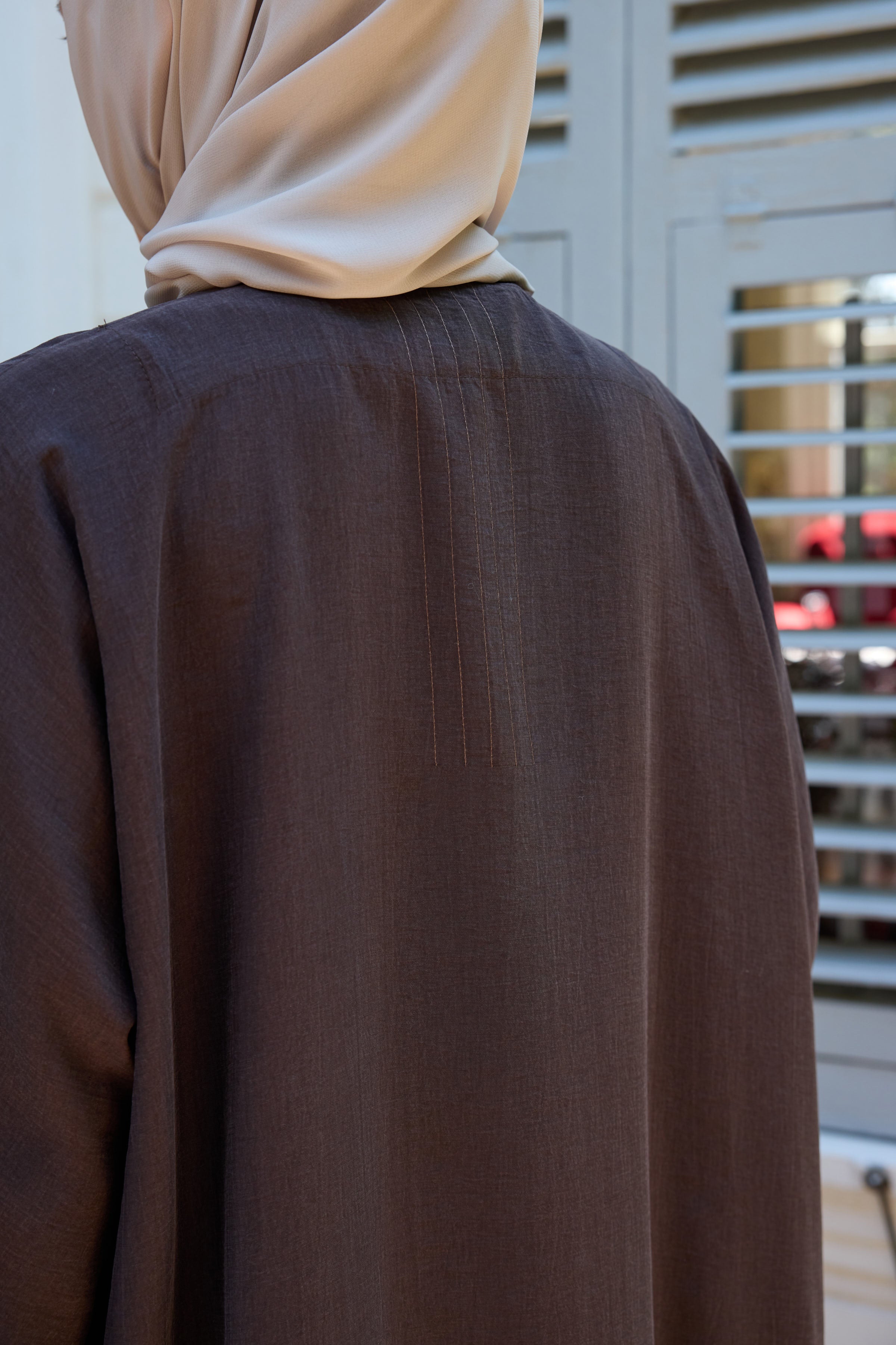 ÇİZGİ DETAYLI KAHVERENGİ TENSEL ABAYA Hubab Abaya