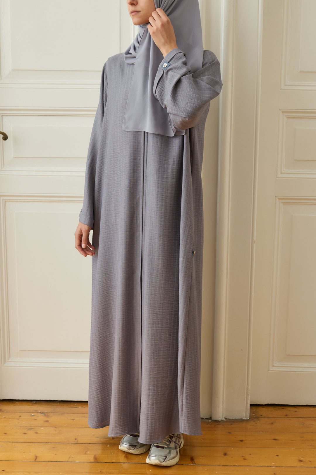 Logo Detaylı Basic Abaya Gri Hubab Abaya