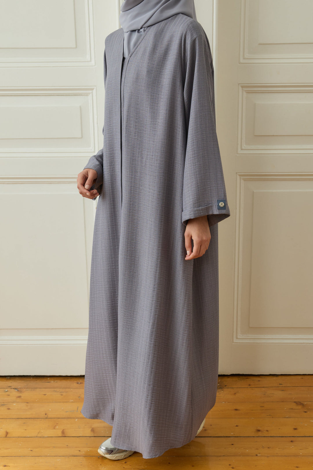 Logo Detaylı Basic Abaya Gri Hubab Abaya