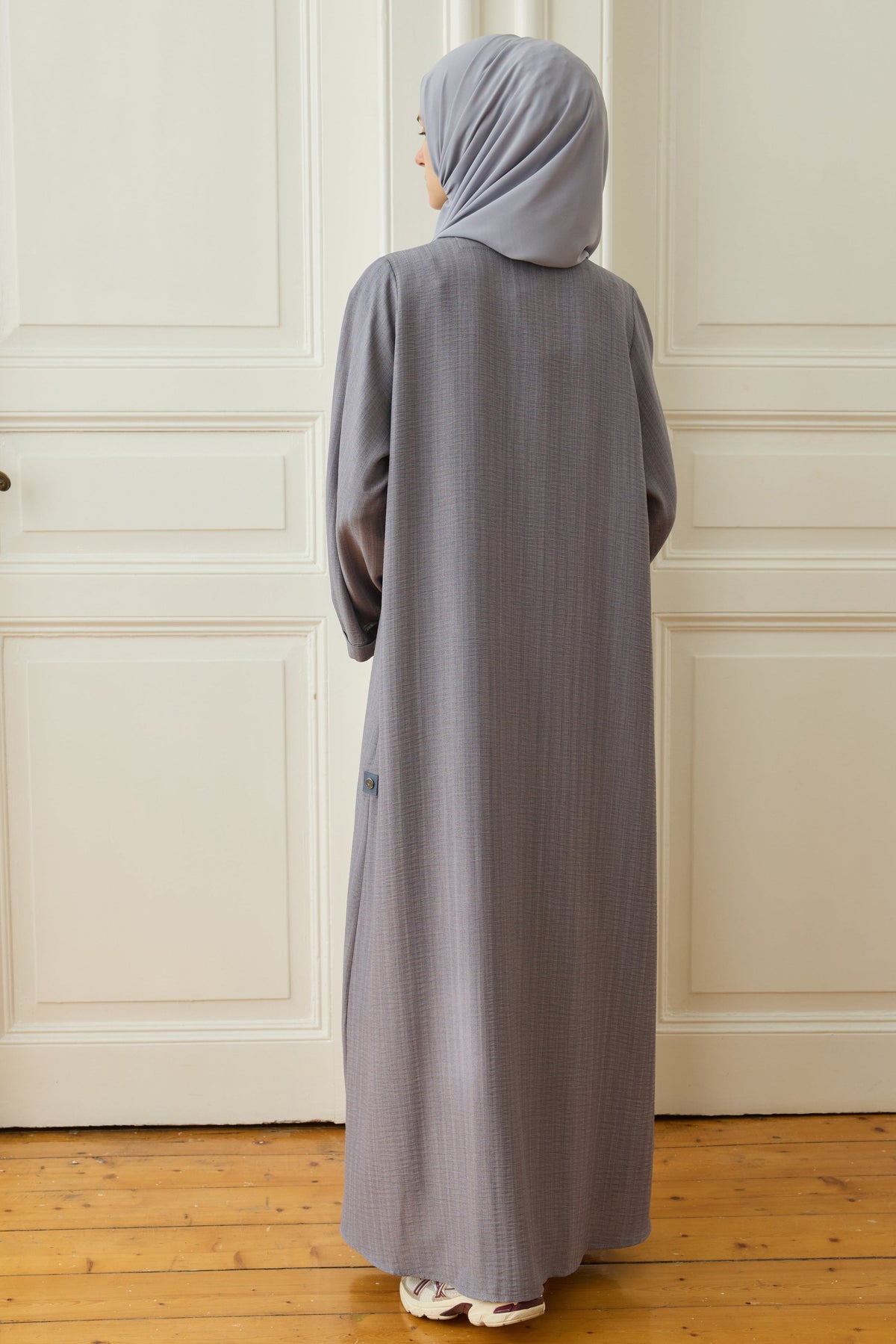 Logo Detaylı Basic Abaya Gri Hubab Abaya