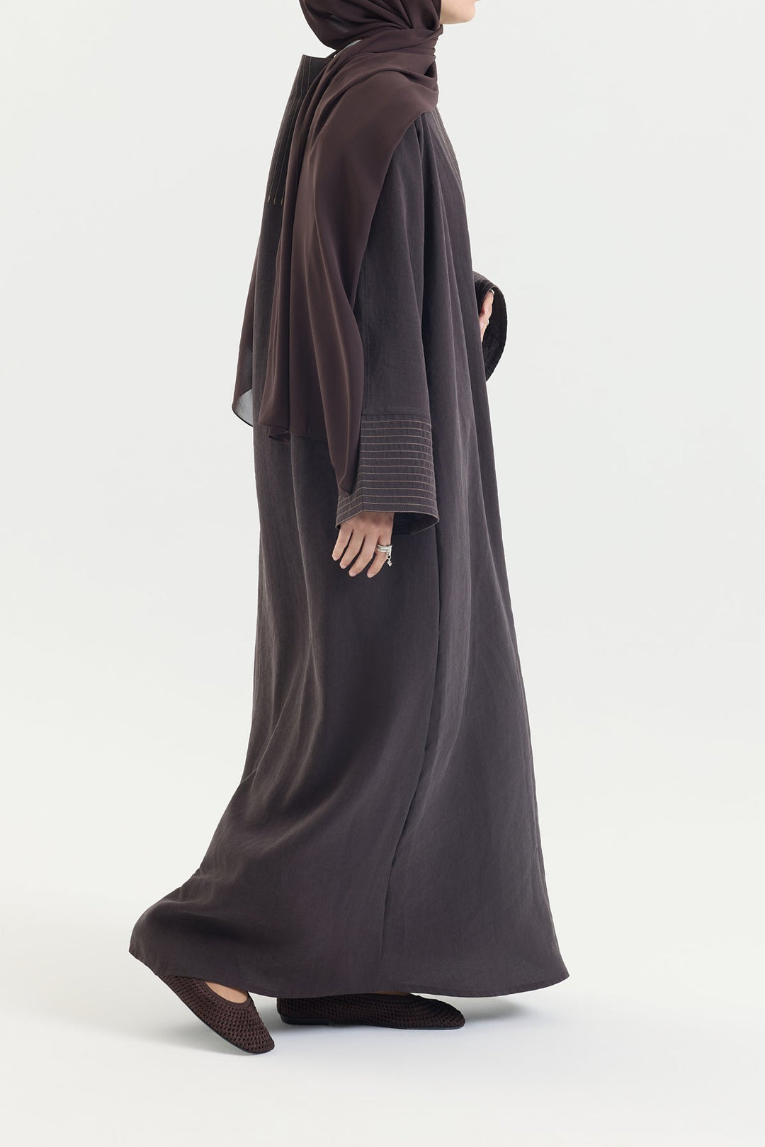 ÇİZGİ DETAYLI KAHVERENGİ TENSEL ABAYA Hubab Abaya