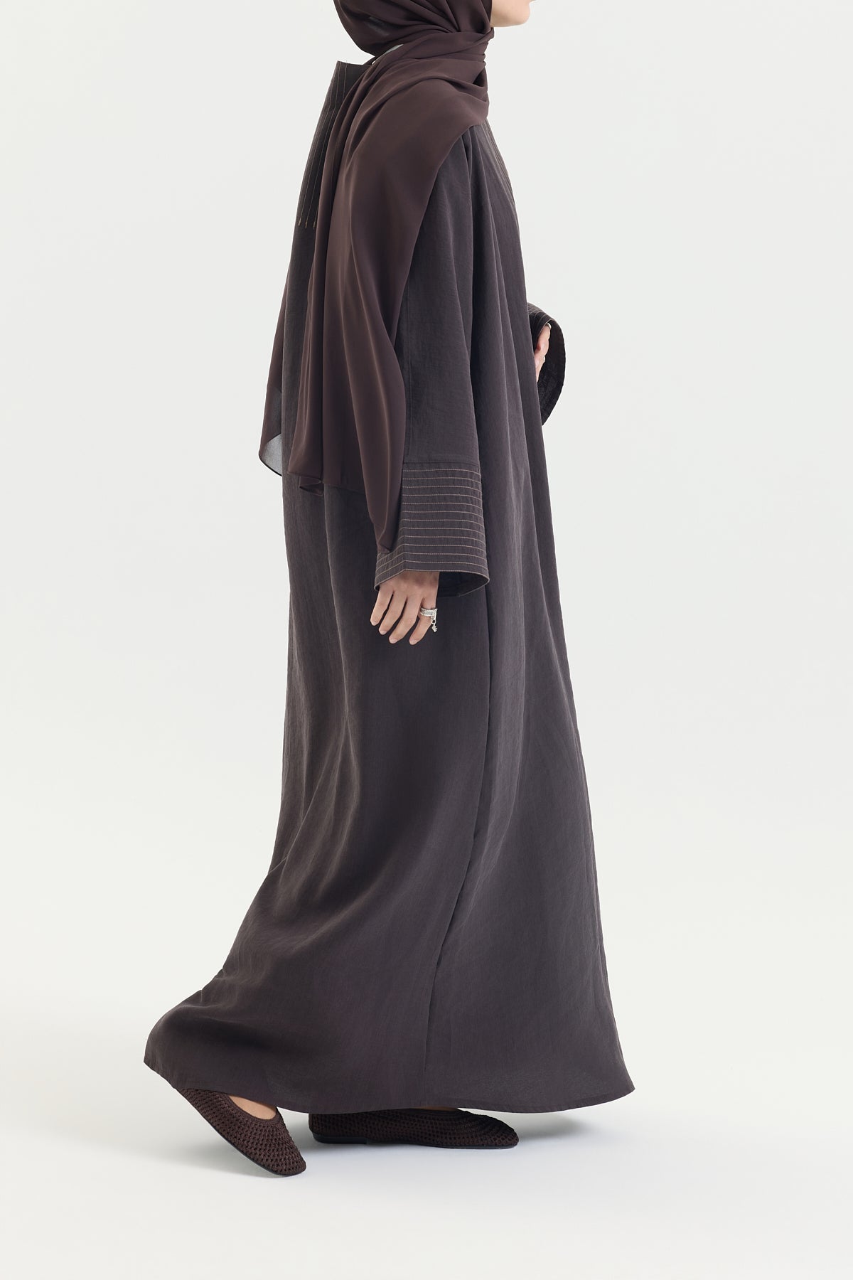 ÇİZGİ DETAYLI KAHVERENGİ TENSEL ABAYA Hubab Abaya