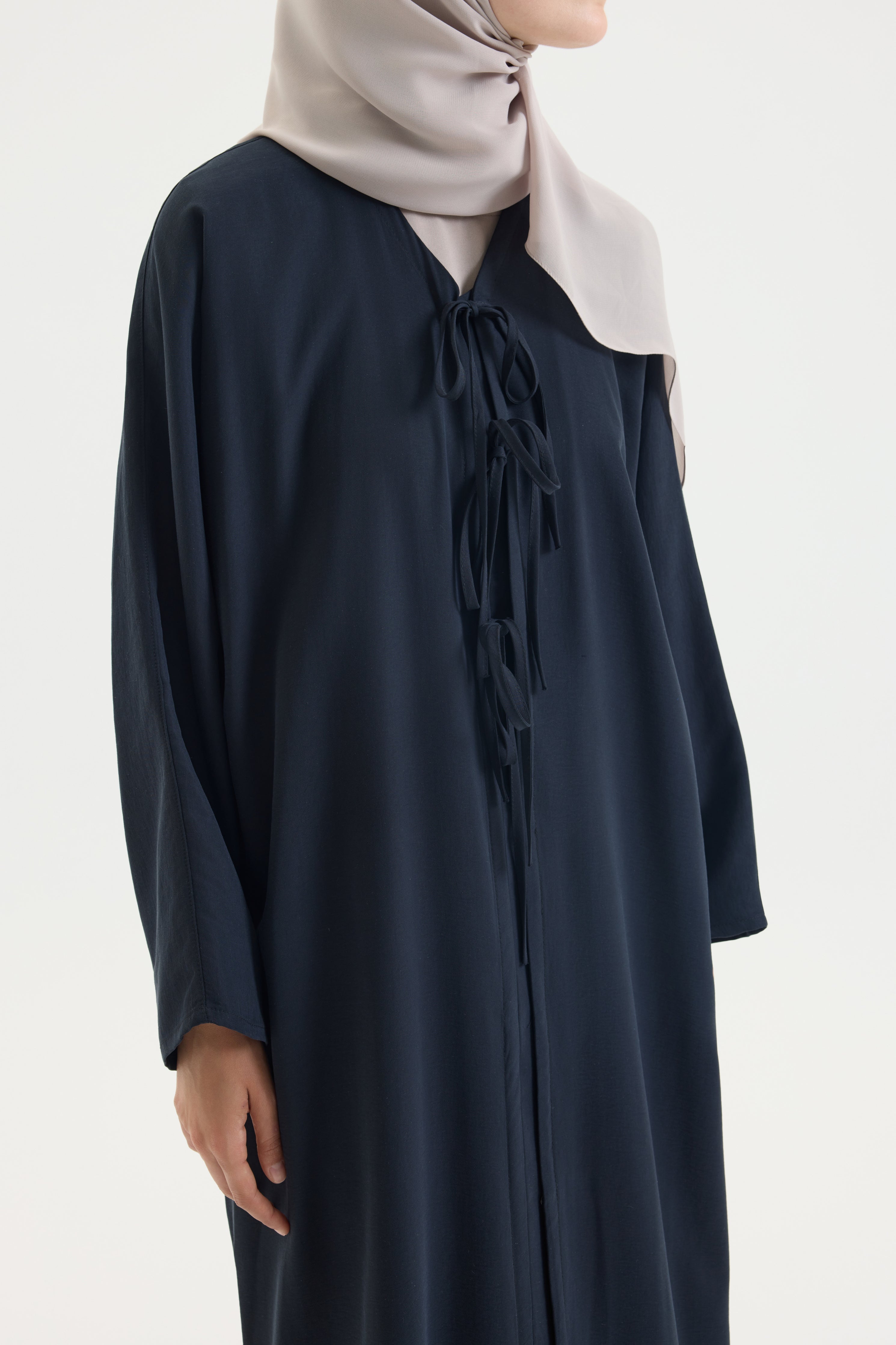 Önden Bağlamalı Siyah Bow Abaya Hubab Abaya