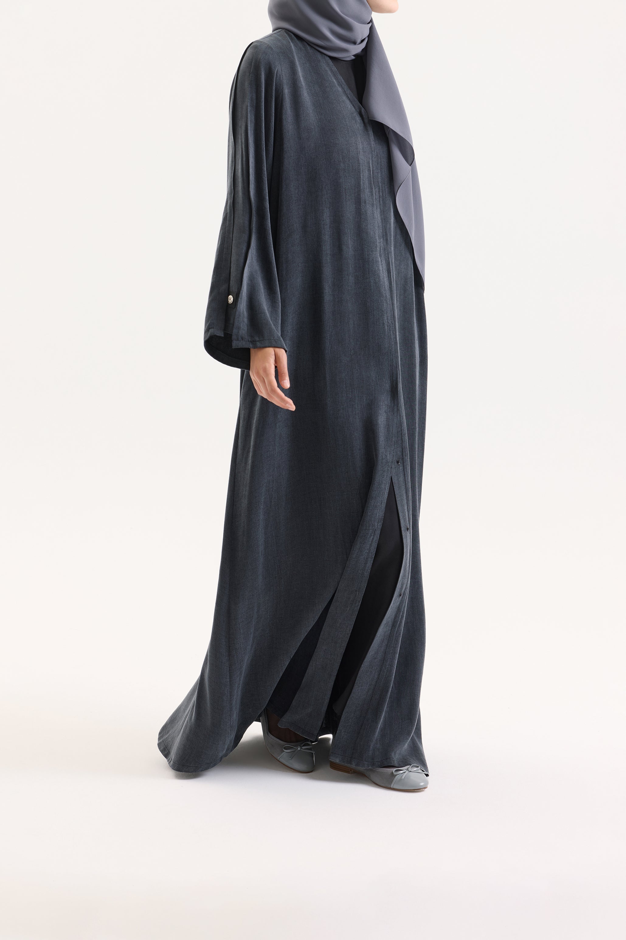 Essential Siyah Abaya Hubab Abaya