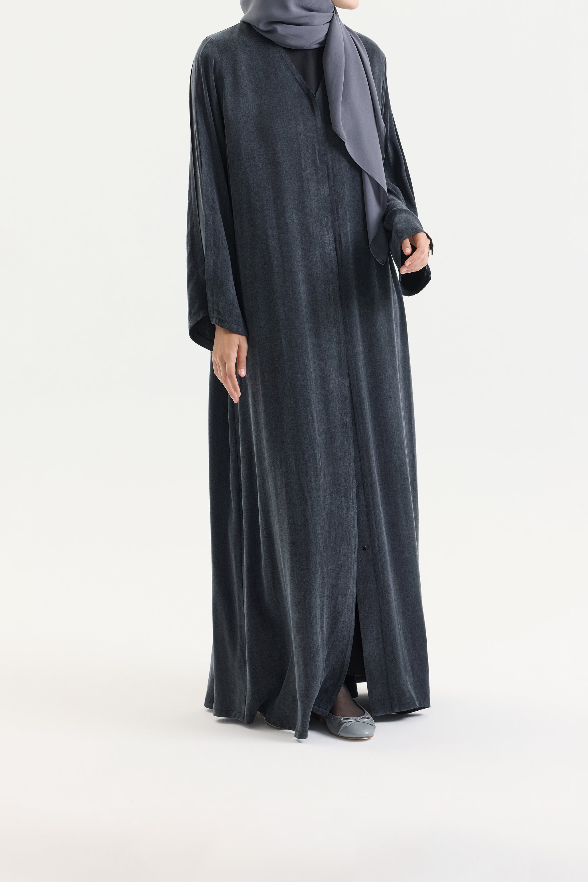 Essential Siyah Abaya Hubab Abaya